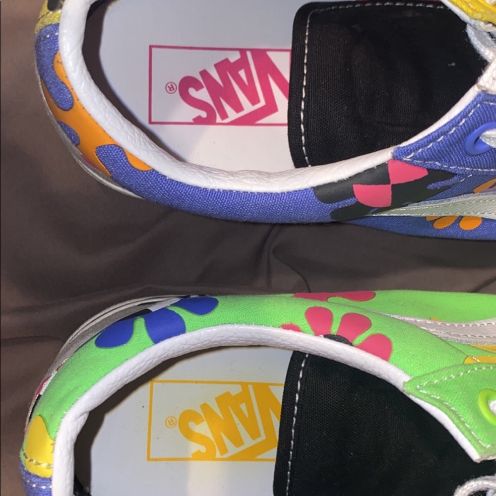 Nickelodeon Vans - Picture 5 of 7